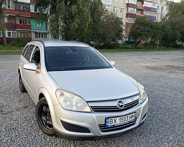Серый Опель Астра, объемом двигателя 1.7 л и пробегом 280 тыс. км за 4400 $, фото 1 на Automoto.ua