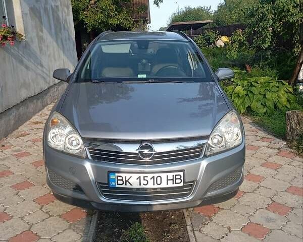 Серый Опель Астра, объемом двигателя 1.3 л и пробегом 239 тыс. км за 4700 $, фото 1 на Automoto.ua