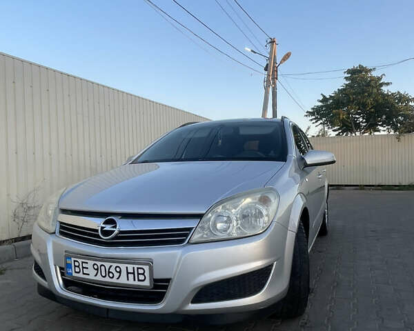Серый Опель Астра, объемом двигателя 1.69 л и пробегом 228 тыс. км за 5500 $, фото 1 на Automoto.ua