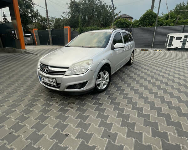 Серый Опель Астра, объемом двигателя 1.91 л и пробегом 257 тыс. км за 4800 $, фото 1 на Automoto.ua