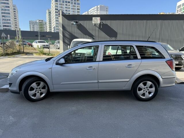 Серый Опель Астра, объемом двигателя 1.7 л и пробегом 320 тыс. км за 4600 $, фото 1 на Automoto.ua