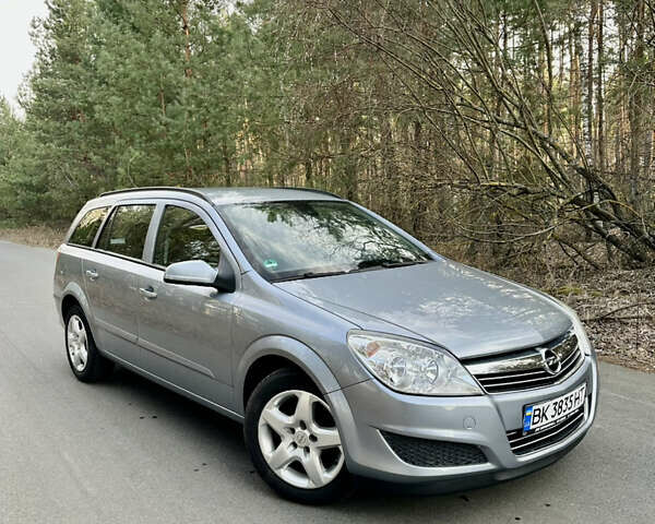 Серый Опель Астра, объемом двигателя 1.6 л и пробегом 216 тыс. км за 5600 $, фото 1 на Automoto.ua