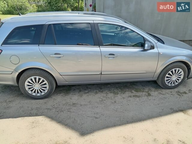 Сірий Опель Астра, об'ємом двигуна 1.69 л та пробігом 320 тис. км за 5000 $, фото 1 на Automoto.ua