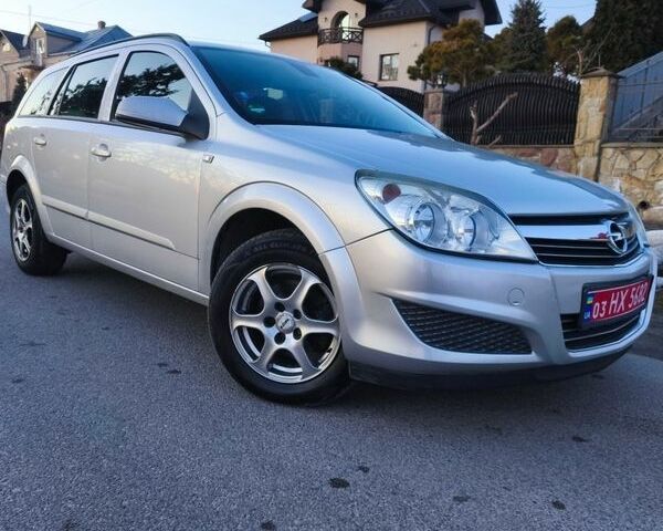 Серый Опель Астра, объемом двигателя 1.6 л и пробегом 150 тыс. км за 5500 $, фото 1 на Automoto.ua