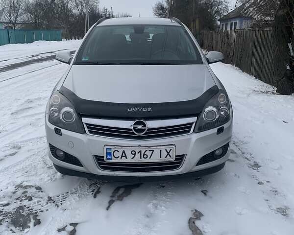 Серый Опель Астра, объемом двигателя 1.69 л и пробегом 330 тыс. км за 4800 $, фото 1 на Automoto.ua