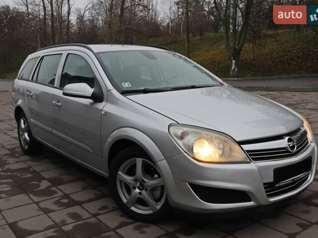 Серый Опель Астра, объемом двигателя 1.69 л и пробегом 239 тыс. км за 4999 $, фото 1 на Automoto.ua