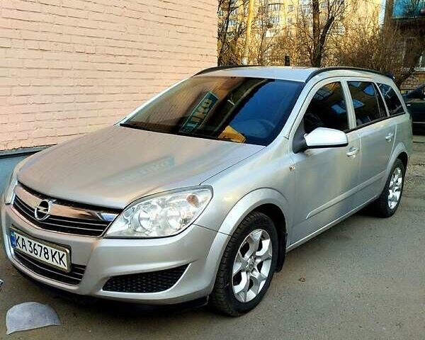 Серый Опель Астра, объемом двигателя 1.7 л и пробегом 297 тыс. км за 4999 $, фото 1 на Automoto.ua