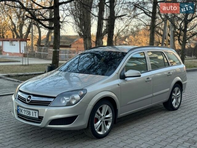 Серый Опель Астра, объемом двигателя 1.7 л и пробегом 399 тыс. км за 4250 $, фото 1 на Automoto.ua
