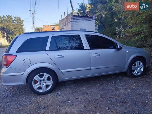 Серый Опель Астра, объемом двигателя 1.7 л и пробегом 250 тыс. км за 5400 $, фото 1 на Automoto.ua