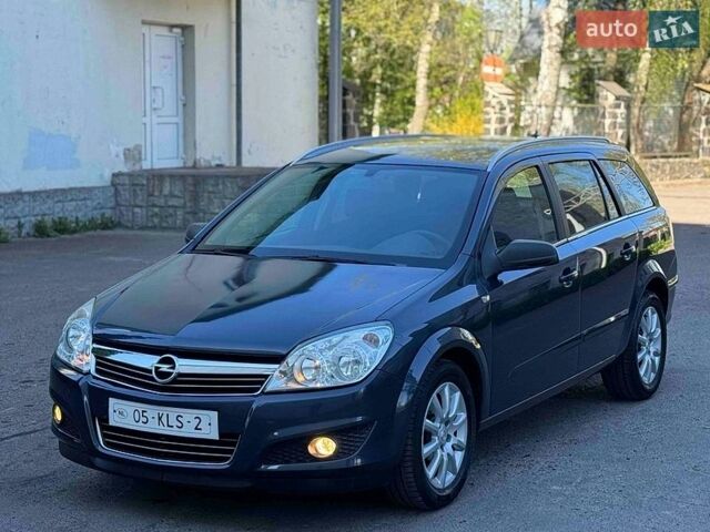 Серый Опель Астра, объемом двигателя 1.6 л и пробегом 263 тыс. км за 5800 $, фото 1 на Automoto.ua