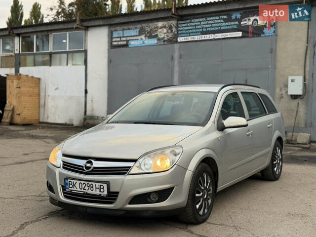 Опель Астра 2008 в Ровно на Automoto.ua Серый Опель Астра, объемом двигателя 1.91 л и пробегом 255 тыс. км за 4300 $, фото 1 на Automoto.ua