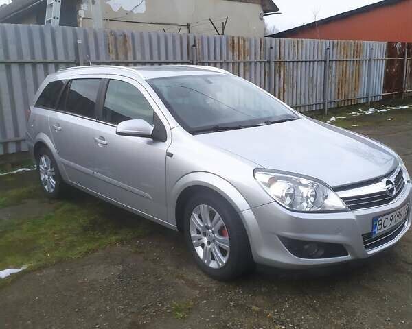 Серый Опель Астра, объемом двигателя 1.7 л и пробегом 285 тыс. км за 5500 $, фото 1 на Automoto.ua
