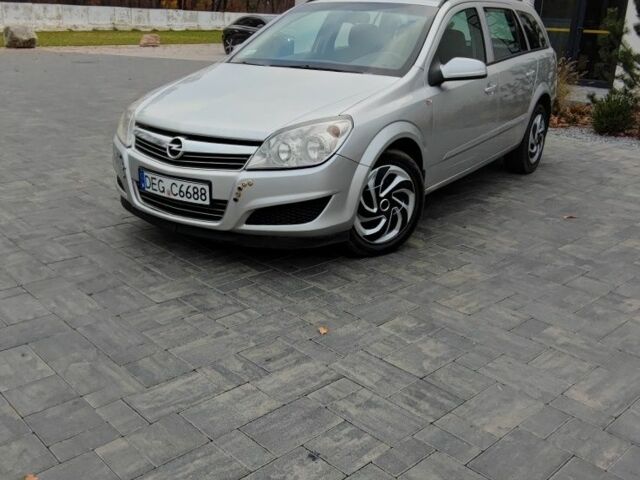 Серый Опель Астра, объемом двигателя 1.7 л и пробегом 275 тыс. км за 1900 $, фото 1 на Automoto.ua
