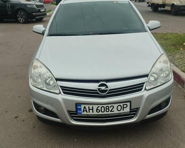Серый Опель Астра, объемом двигателя 1.6 л и пробегом 205 тыс. км за 5800 $, фото 1 на Automoto.ua