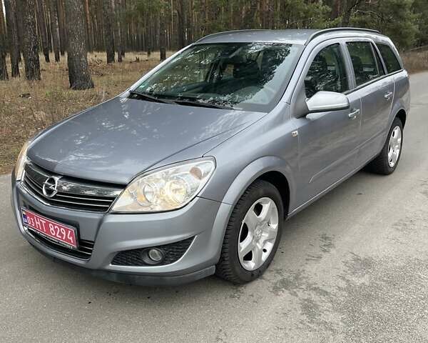 Серый Опель Астра, объемом двигателя 1.4 л и пробегом 193 тыс. км за 4900 $, фото 1 на Automoto.ua