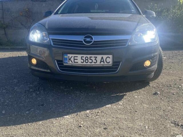Серый Опель Астра, объемом двигателя 1.4 л и пробегом 216 тыс. км за 5700 $, фото 1 на Automoto.ua