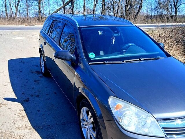 Серый Опель Астра, объемом двигателя 1.7 л и пробегом 299 тыс. км за 5000 $, фото 1 на Automoto.ua