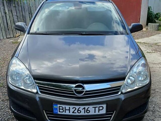 Серый Опель Астра, объемом двигателя 1.6 л и пробегом 312 тыс. км за 7000 $, фото 1 на Automoto.ua