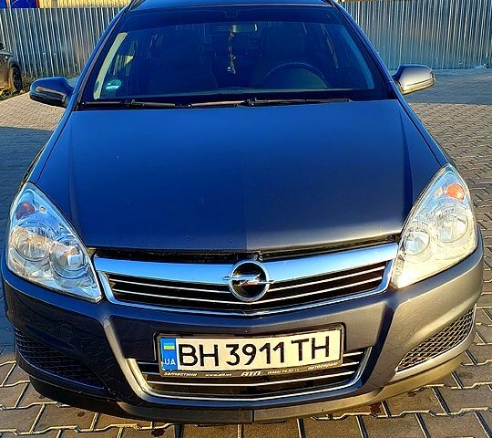 Серый Опель Астра, объемом двигателя 1.6 л и пробегом 236 тыс. км за 6000 $, фото 1 на Automoto.ua
