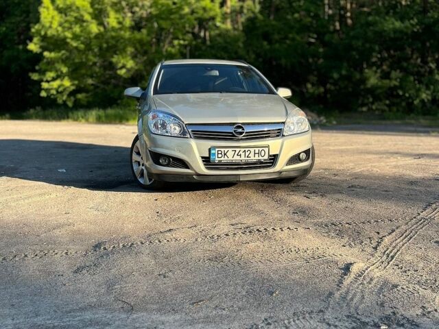 Серый Опель Астра, объемом двигателя 1.6 л и пробегом 266 тыс. км за 5500 $, фото 1 на Automoto.ua