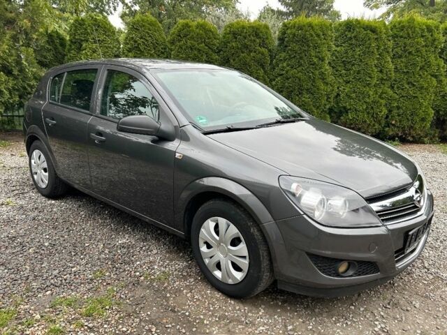 Серый Опель Астра, объемом двигателя 1.6 л и пробегом 240 тыс. км за 2100 $, фото 1 на Automoto.ua