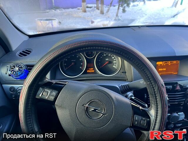 Серый Опель Астра, объемом двигателя 1.6 л и пробегом 255 тыс. км за 5800 $, фото 1 на Automoto.ua