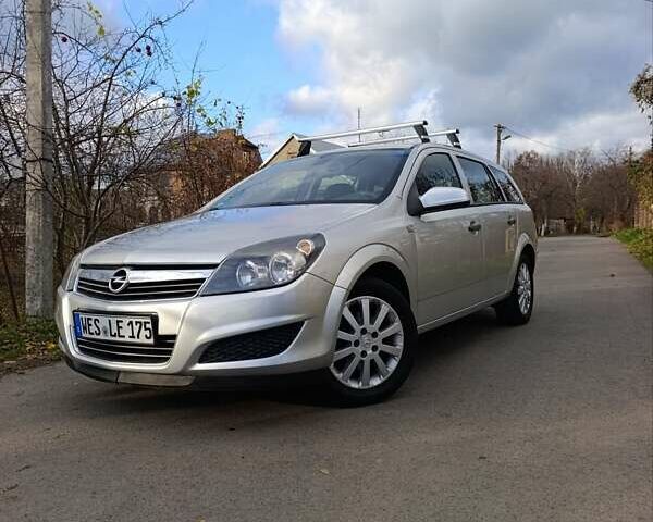 Серый Опель Астра, объемом двигателя 1.6 л и пробегом 207 тыс. км за 5800 $, фото 1 на Automoto.ua