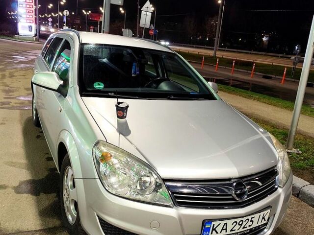 Серый Опель Астра, объемом двигателя 1.7 л и пробегом 200 тыс. км за 6000 $, фото 1 на Automoto.ua