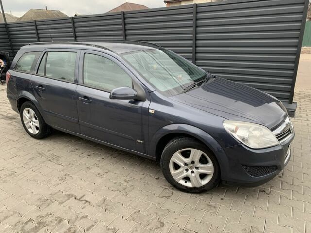 Серый Опель Астра, объемом двигателя 1.8 л и пробегом 300 тыс. км за 2000 $, фото 1 на Automoto.ua