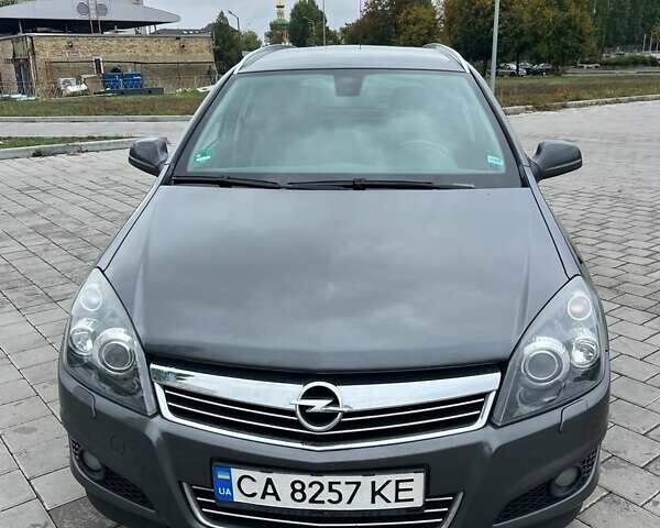 Опель Астра 2009 в Черкассах на Automoto.ua Серый Опель Астра, объемом двигателя 1.6 л и пробегом 259 тыс. км за 6600 $, фото 1 на Automoto.ua