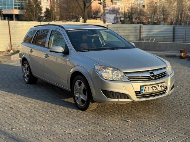 Серый Опель Астра, объемом двигателя 1.7 л и пробегом 249 тыс. км за 4800 $, фото 1 на Automoto.ua
