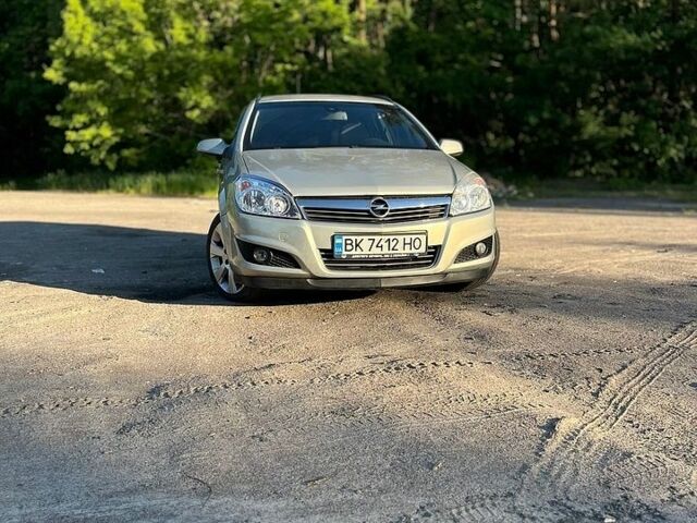 Серый Опель Астра, объемом двигателя 1.6 л и пробегом 266 тыс. км за 5500 $, фото 1 на Automoto.ua
