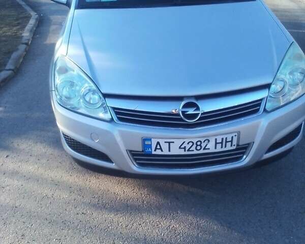 Серый Опель Астра, объемом двигателя 1.4 л и пробегом 200 тыс. км за 4500 $, фото 1 на Automoto.ua