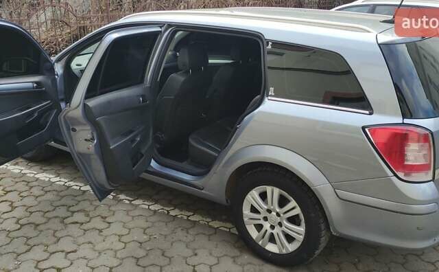 Сірий Опель Астра, об'ємом двигуна 1.7 л та пробігом 230 тис. км за 5600 $, фото 1 на Automoto.ua