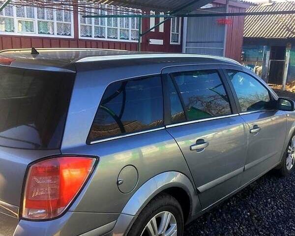 Серый Опель Астра, объемом двигателя 1.6 л и пробегом 240 тыс. км за 4900 $, фото 1 на Automoto.ua