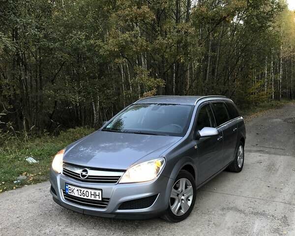 Опель Астра 2009 в Вараш (Кузнецовск) на Automoto.ua Серый Опель Астра, объемом двигателя 1.6 л и пробегом 244 тыс. км за 6400 $, фото 1 на Automoto.ua