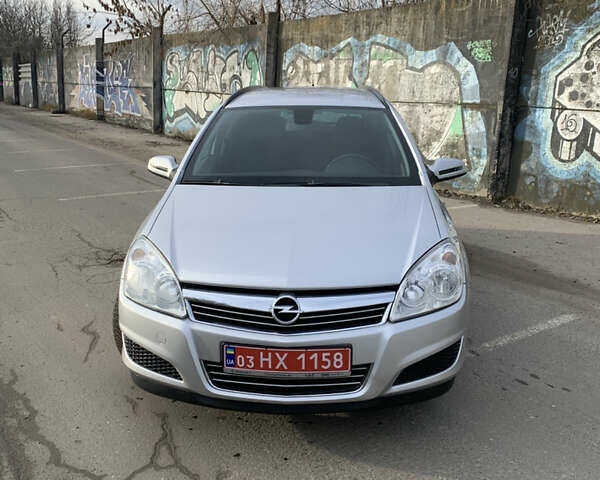 Серый Опель Астра, объемом двигателя 1.6 л и пробегом 205 тыс. км за 5400 $, фото 1 на Automoto.ua