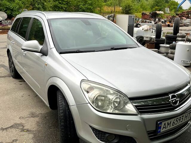 Опель Астра 2009 в Новорад-Волынском на Automoto.ua Серый Опель Астра, объемом двигателя 1.9 л и пробегом 289 тыс. км за 5100 $, фото 1 на Automoto.ua