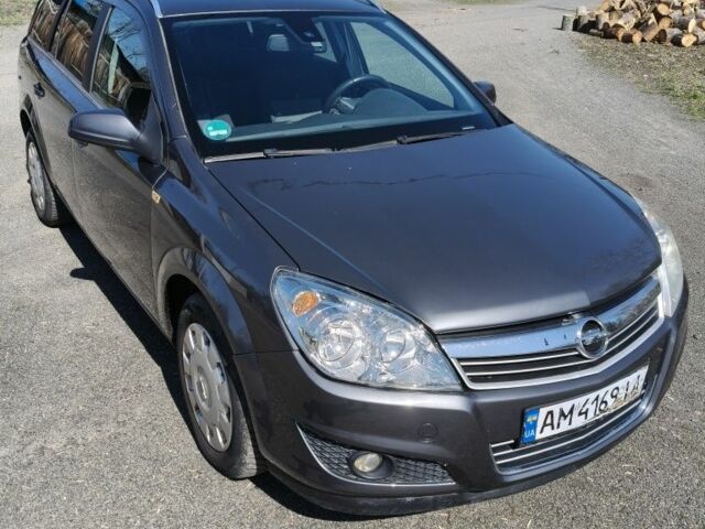 Серый Опель Астра, объемом двигателя 1.6 л и пробегом 240 тыс. км за 4899 $, фото 1 на Automoto.ua