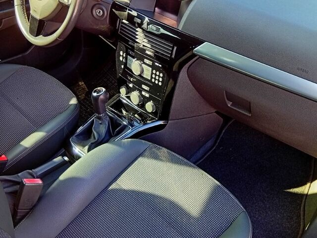 Сірий Опель Астра, об'ємом двигуна 1.6 л та пробігом 201 тис. км за 6000 $, фото 1 на Automoto.ua