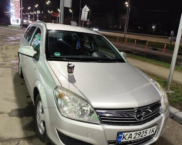 Серый Опель Астра, объемом двигателя 1.7 л и пробегом 200 тыс. км за 5750 $, фото 1 на Automoto.ua