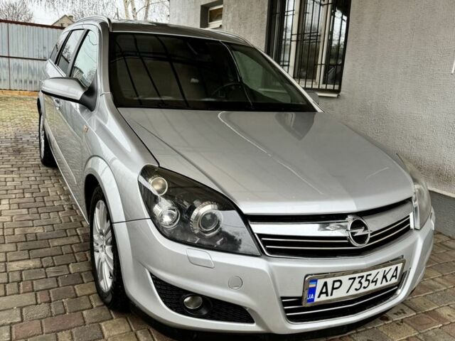 Серый Опель Астра, объемом двигателя 1.9 л и пробегом 220 тыс. км за 6000 $, фото 1 на Automoto.ua