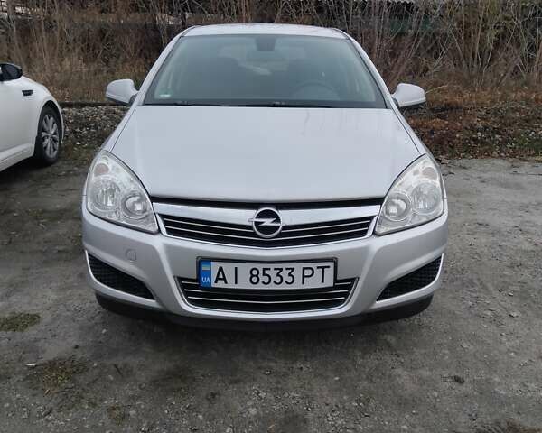 Серый Опель Астра, объемом двигателя 1.6 л и пробегом 237 тыс. км за 5700 $, фото 1 на Automoto.ua