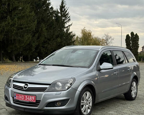 Опель Астра 2009 в Дубно на Automoto.ua Серый Опель Астра, объемом двигателя 1.9 л и пробегом 227 тыс. км за 6500 $, фото 1 на Automoto.ua