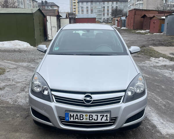 Серый Опель Астра, объемом двигателя 1.6 л и пробегом 261 тыс. км за 5200 $, фото 1 на Automoto.ua