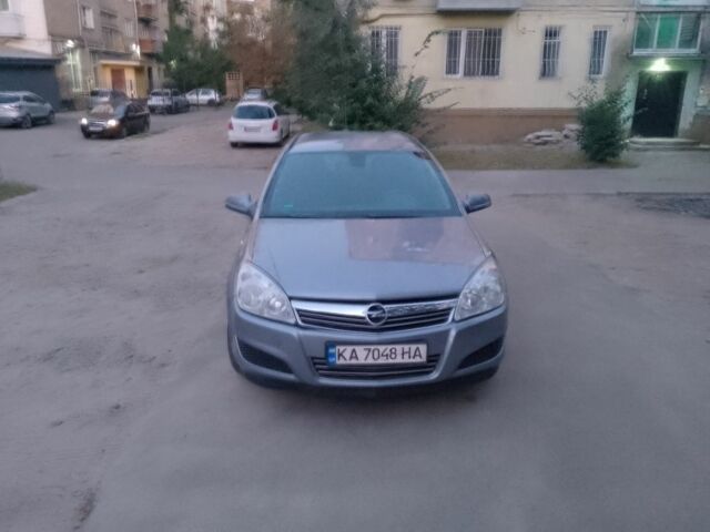 Серый Опель Астра, объемом двигателя 1.6 л и пробегом 255 тыс. км за 5800 $, фото 1 на Automoto.ua