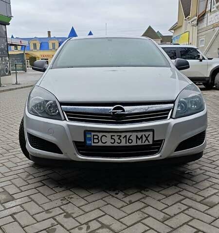 Сірий Опель Астра, об'ємом двигуна 1.69 л та пробігом 300 тис. км за 4800 $, фото 1 на Automoto.ua