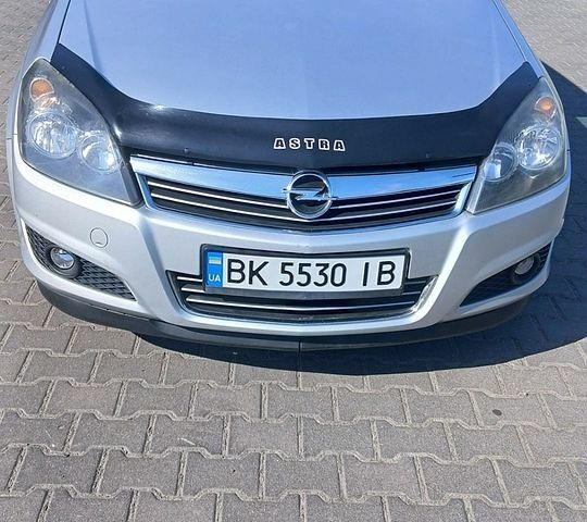Серый Опель Астра, объемом двигателя 1.9 л и пробегом 263 тыс. км за 5650 $, фото 1 на Automoto.ua