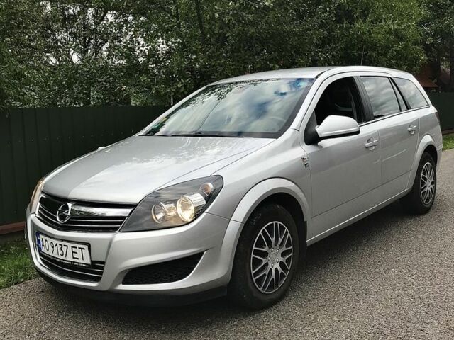 Опель Астра 2010 в Межгорье на Automoto.ua Серый Опель Астра, объемом двигателя 1.7 л и пробегом 260 тыс. км за 5500 $, фото 1 на Automoto.ua
