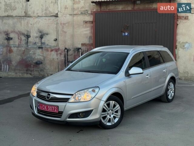 Серый Опель Астра, объемом двигателя 1.6 л и пробегом 228 тыс. км за 5500 $, фото 1 на Automoto.ua